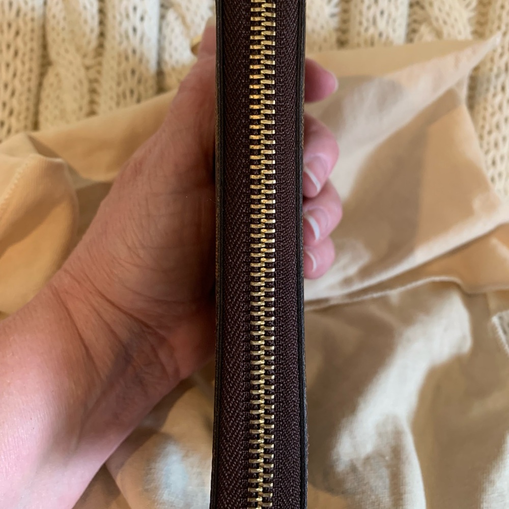 Louis Vuitton Brown Checkered Wallet with Gold Zipper # M12142 - Picture 12 of 16